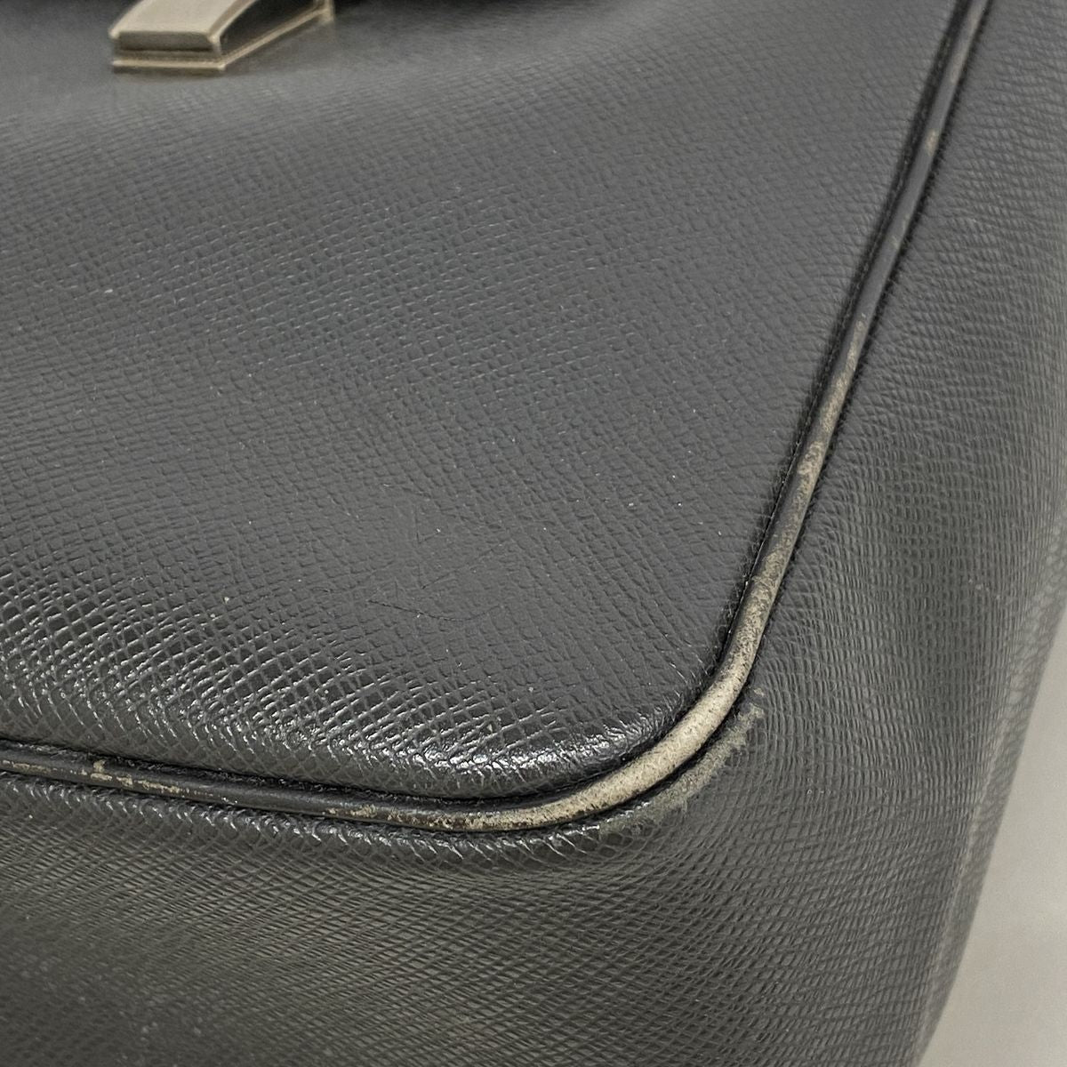 Louis Vuitton Shoulder Bag Taiga Yaranga Ardoise — view 7