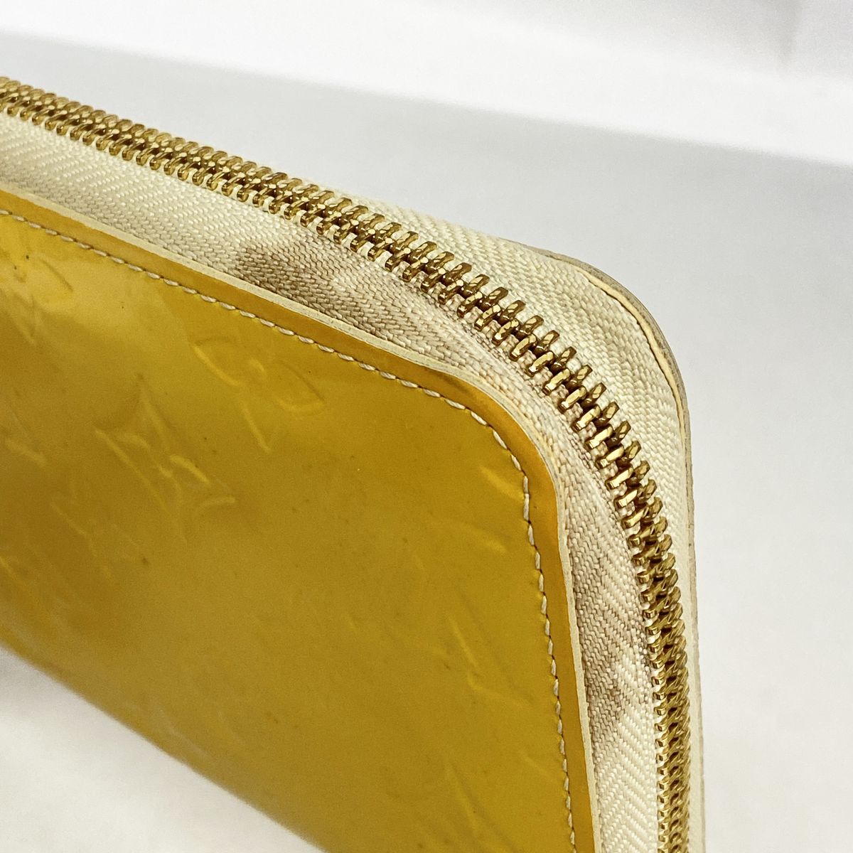 Louis Vuitton Wallet Vernis Zippy Blanc Corail — view 6