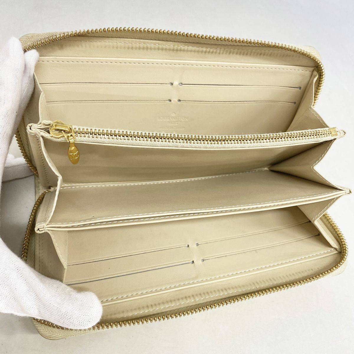 Louis Vuitton Wallet Vernis Zippy Blanc Corail — view 3