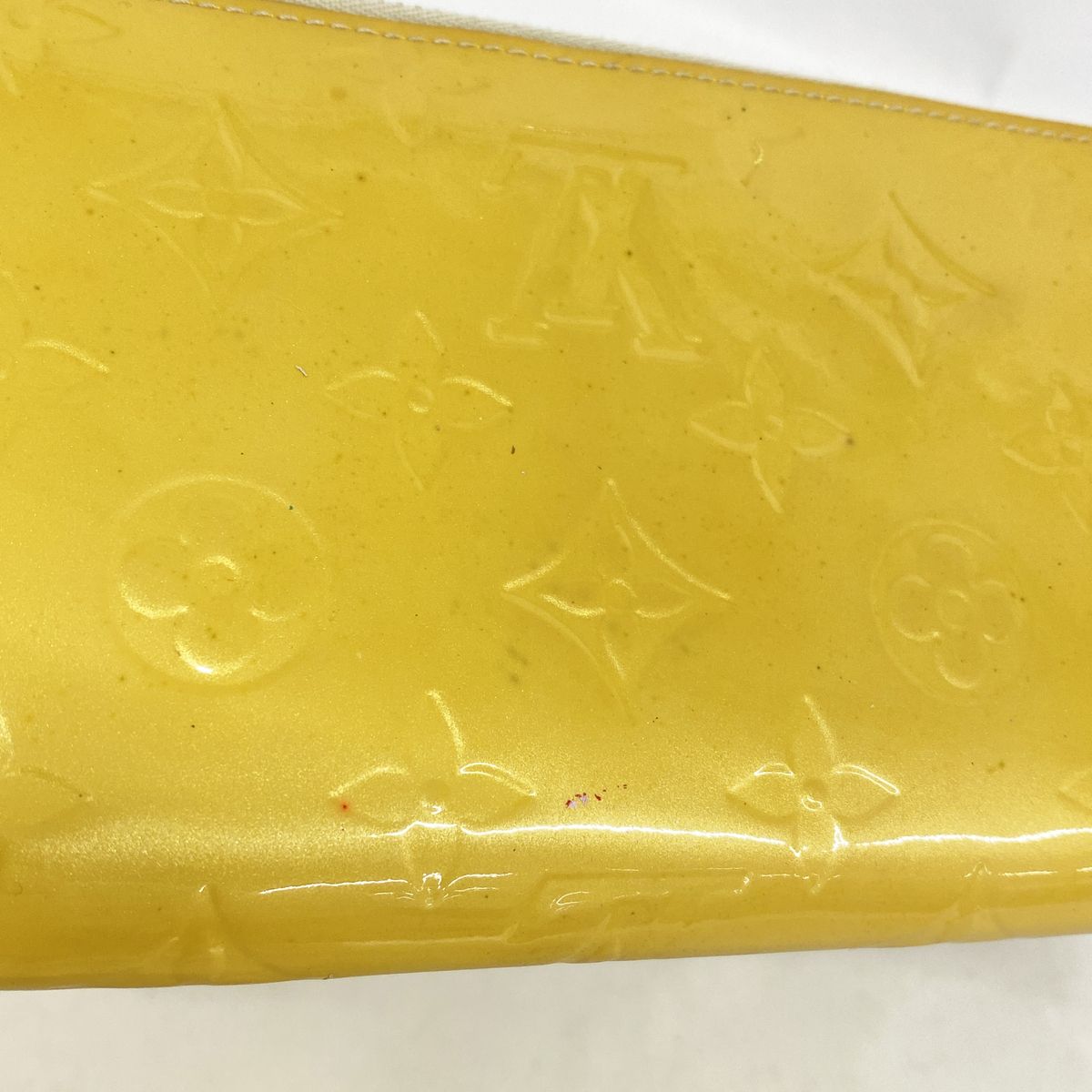 Louis Vuitton Wallet Vernis Zippy Blanc Corail — view 7