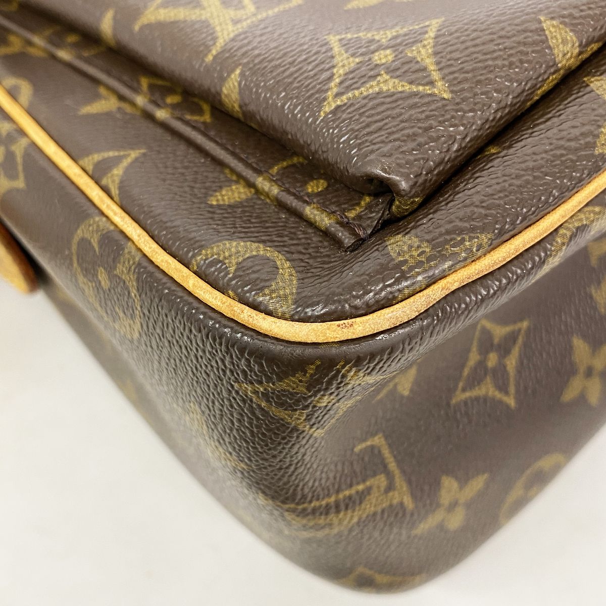Louis Vuitton Shoulder Bag Monogram Viva-Cite GM Brown — view 6