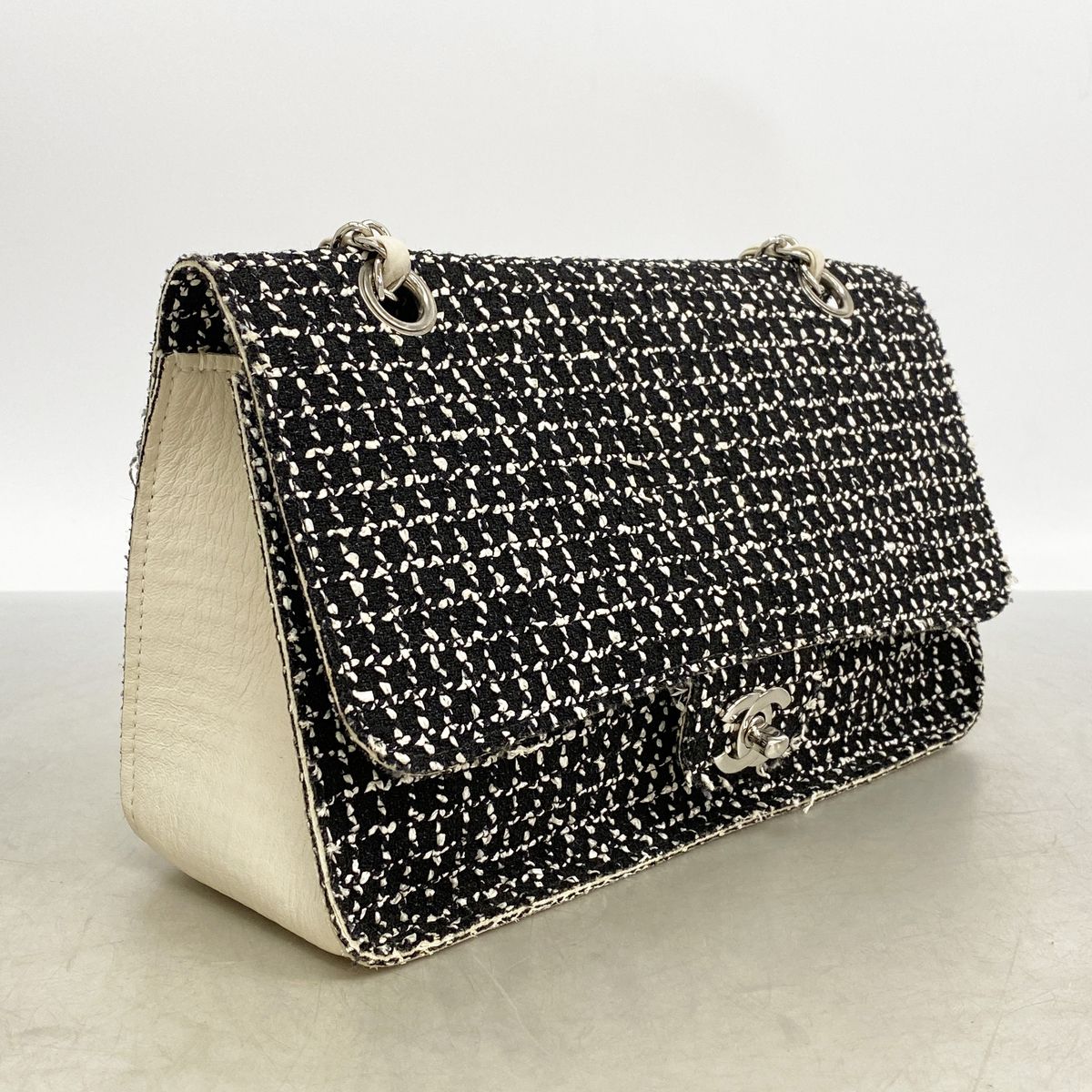 Chanel Shoulder Bag Tweed Black Ivory Silver — view 2