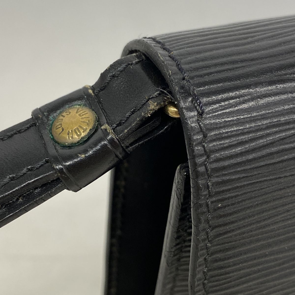 Louis Vuitton Clutch Epi Pochette Series Dragonne Noir — view 7