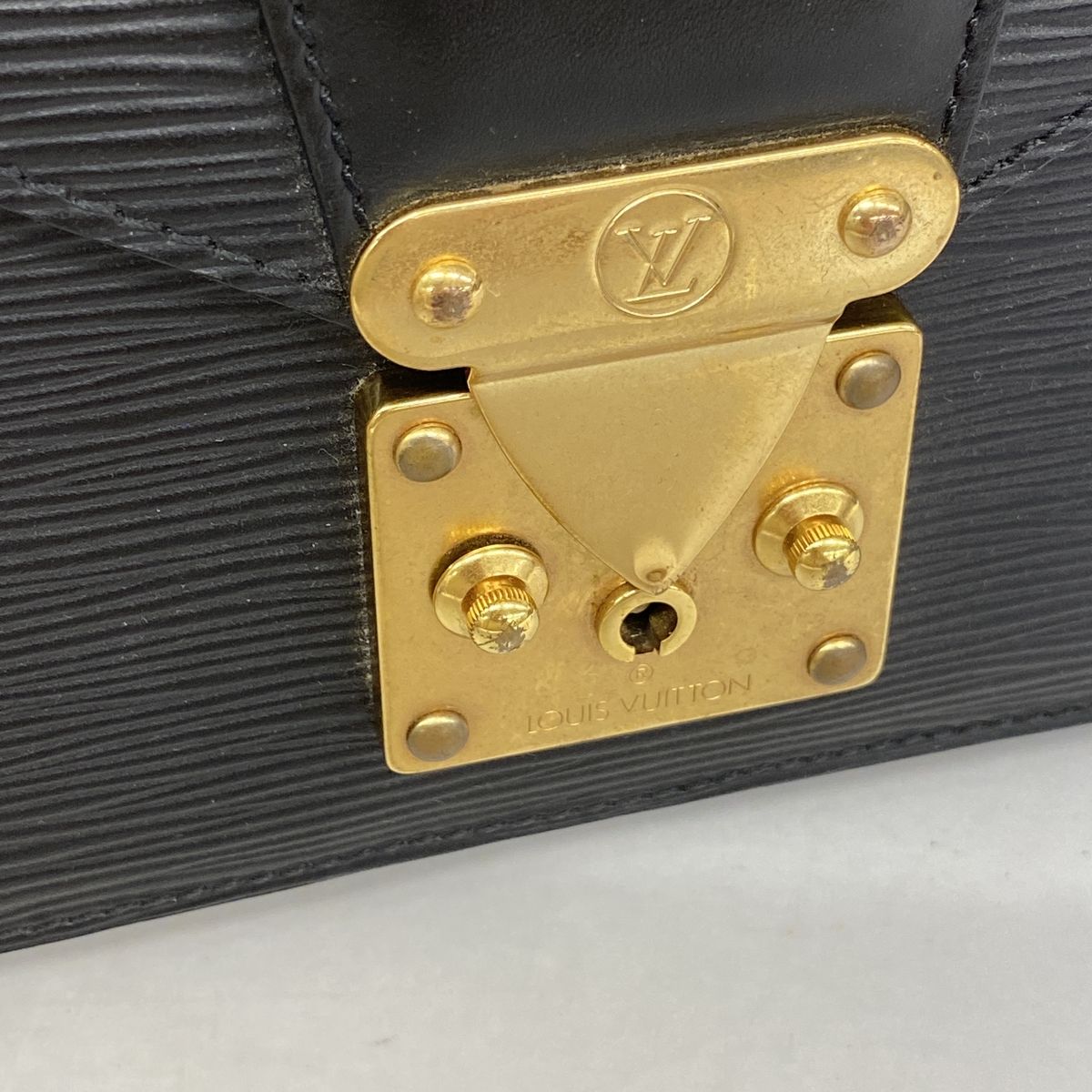 Louis Vuitton Clutch Epi Pochette Series Dragonne Noir — view 8