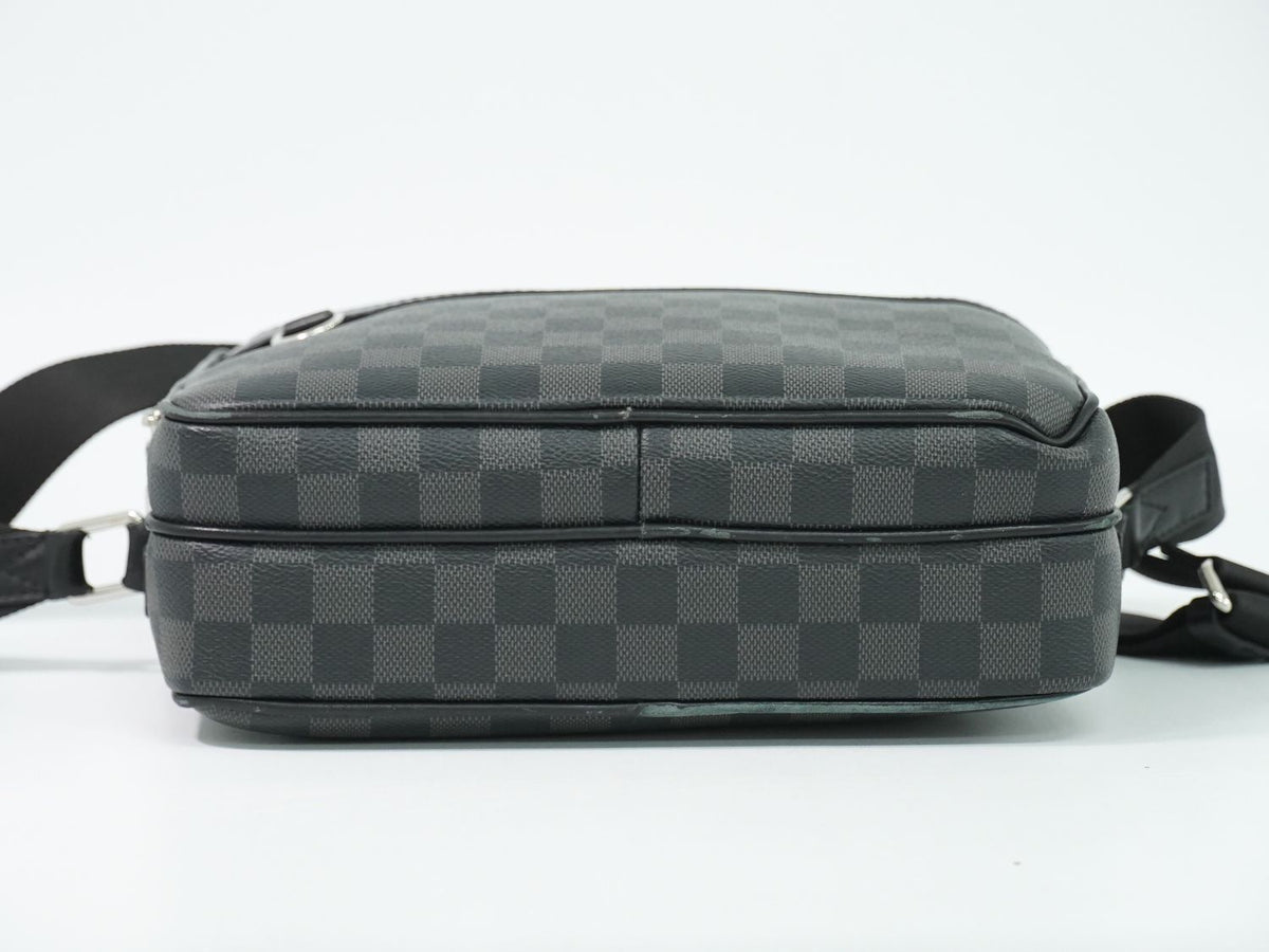 Louis Vuitton LV Trocadero Messenger PM Damier Graphite Shoulder Bag Black Gray — view 3