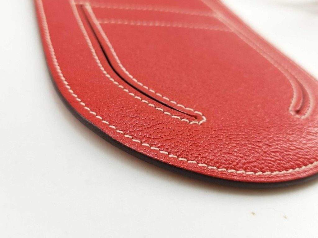 Hermes Shoulder Bag in the Loop to Go PM Rouge Tomato Chevre — view 4