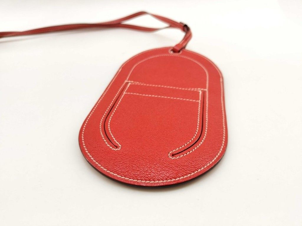 Hermes Shoulder Bag in the Loop to Go PM Rouge Tomato Chevre — view 3