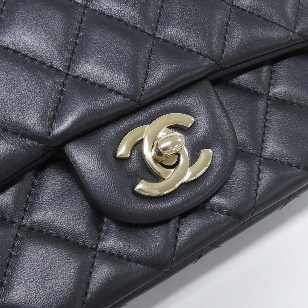 Chanel Shoulder Bag Black — view 4