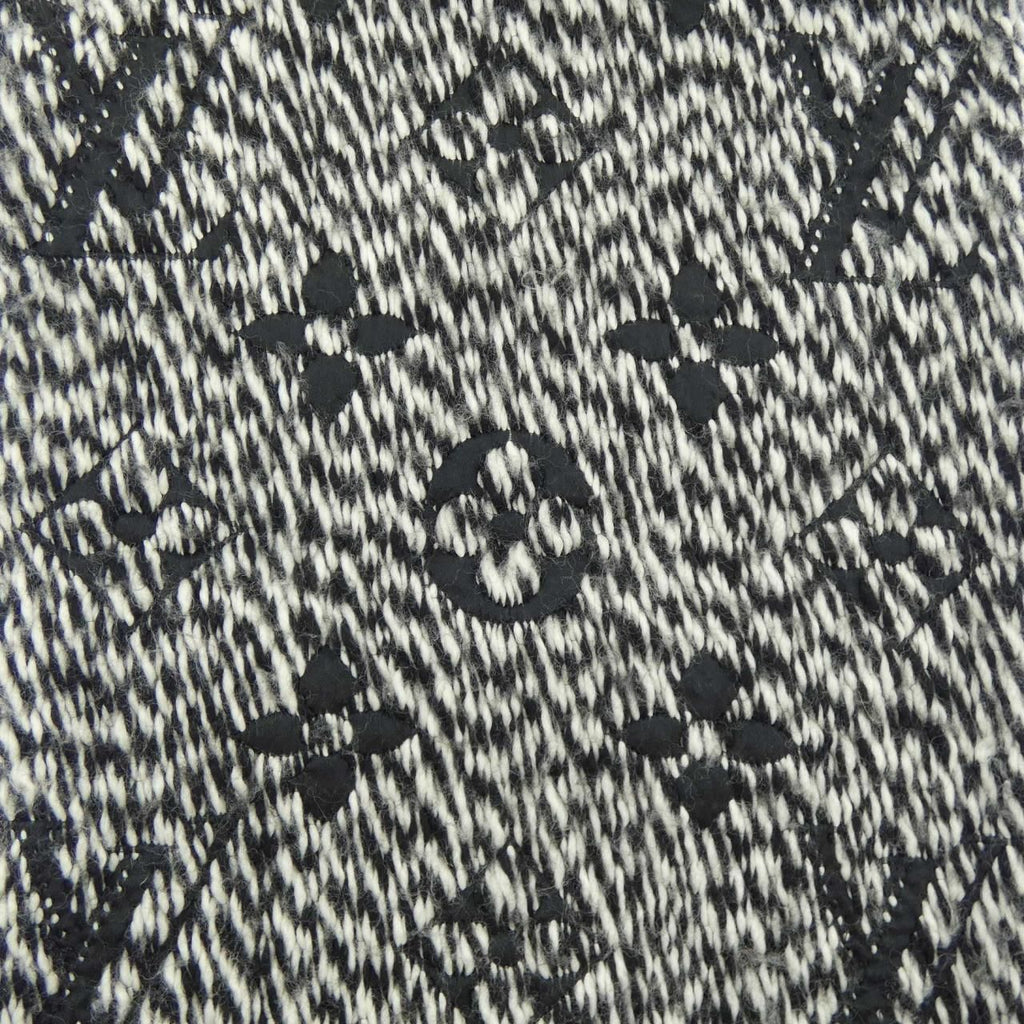 Louis Vuitton Logomania Scarf — view 4
