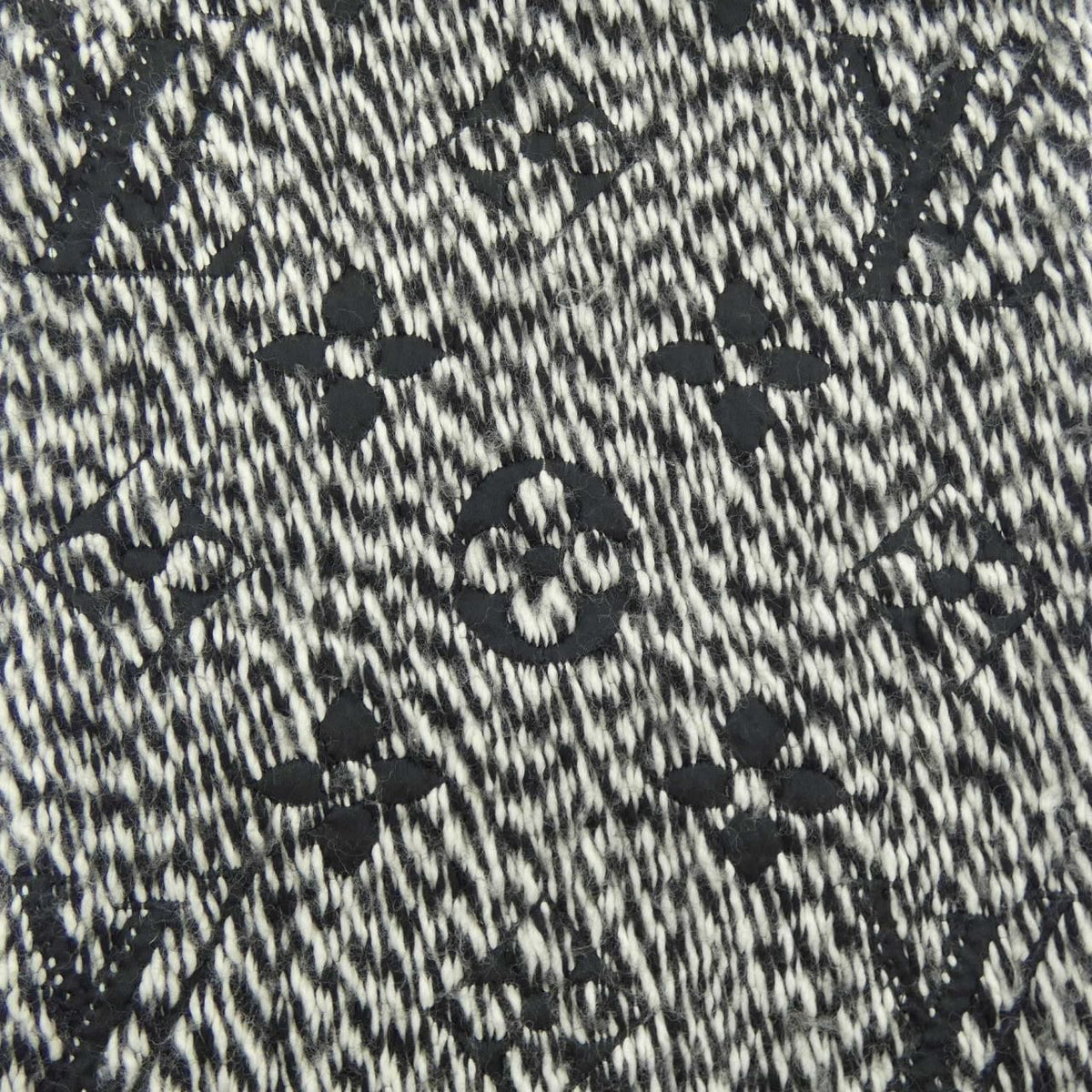Louis Vuitton Logomania Scarf — view 4