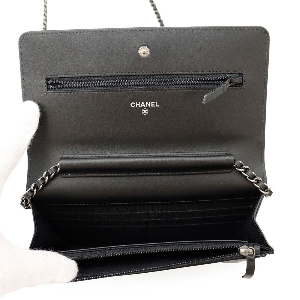 Chanel Chain Wallet 2.55 Key Charm Quilted CC Logo No 5 Camellia Clover Leather — view 6