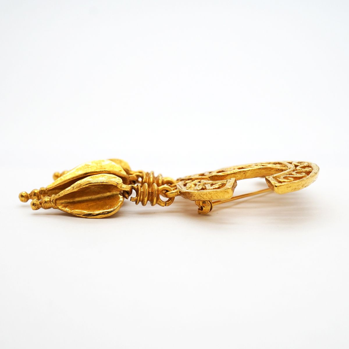 Chanel Brooch Vintage CC Logo Gold Plated — view 3