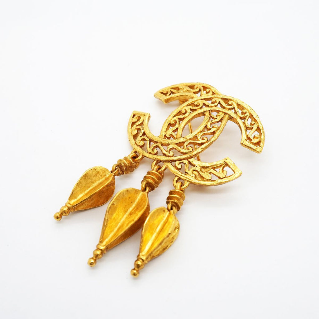 Chanel Brooch Vintage CC Logo Gold Plated — view 2