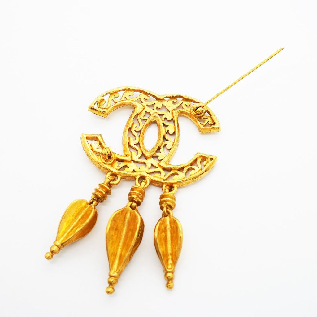 Chanel Brooch Vintage CC Logo Gold Plated — view 6