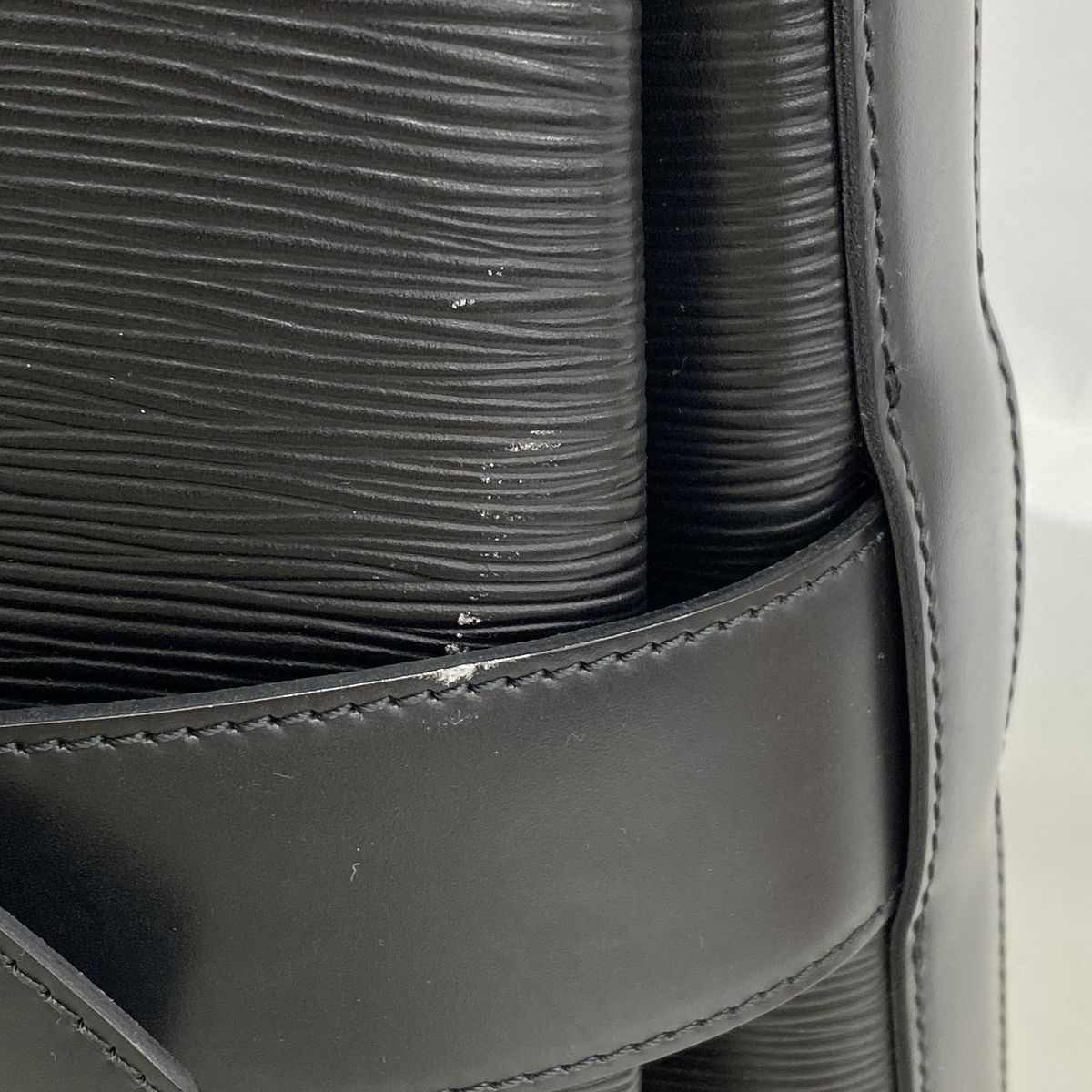 Louis Vuitton Shoulder Bag Epi Sac D'epaule PM Noir — view 8
