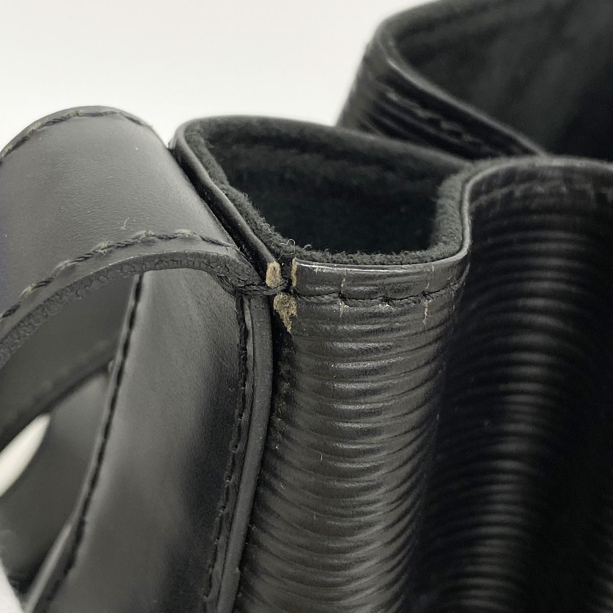 Louis Vuitton Shoulder Bag Epi Sac D'epaule PM Noir — view 6