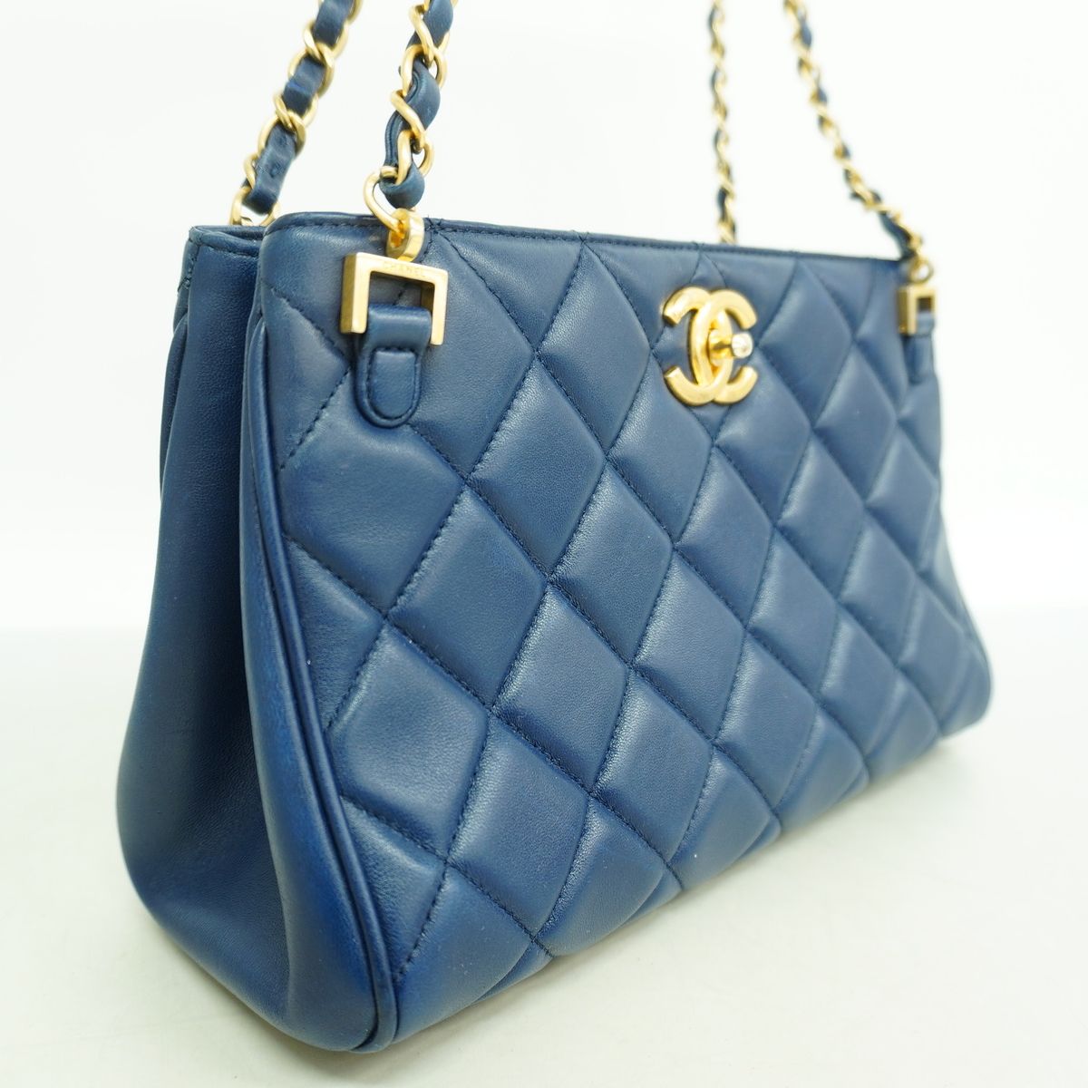 Chanel Shoulder Bag Quilted Lambskin Blue Gold — view 2
