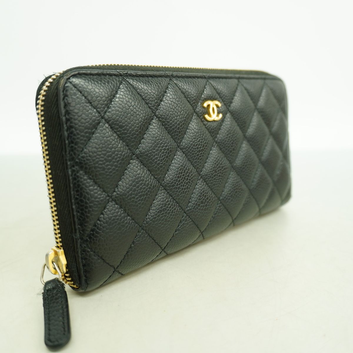 Chanel Wallet Quilted Caviar Leather Black Gold — view 2