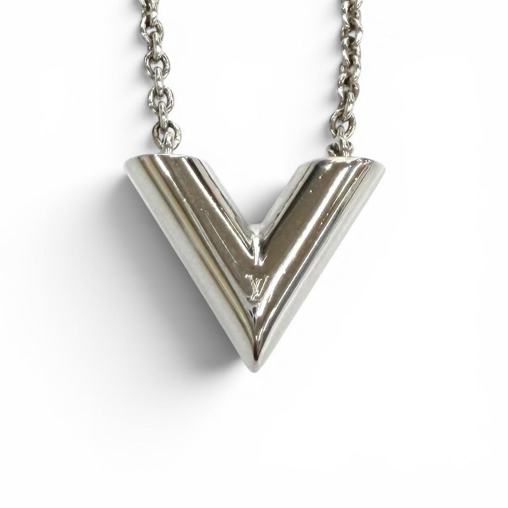 Louis Vuitton Necklace Essential V Circle Logo Motif Chain