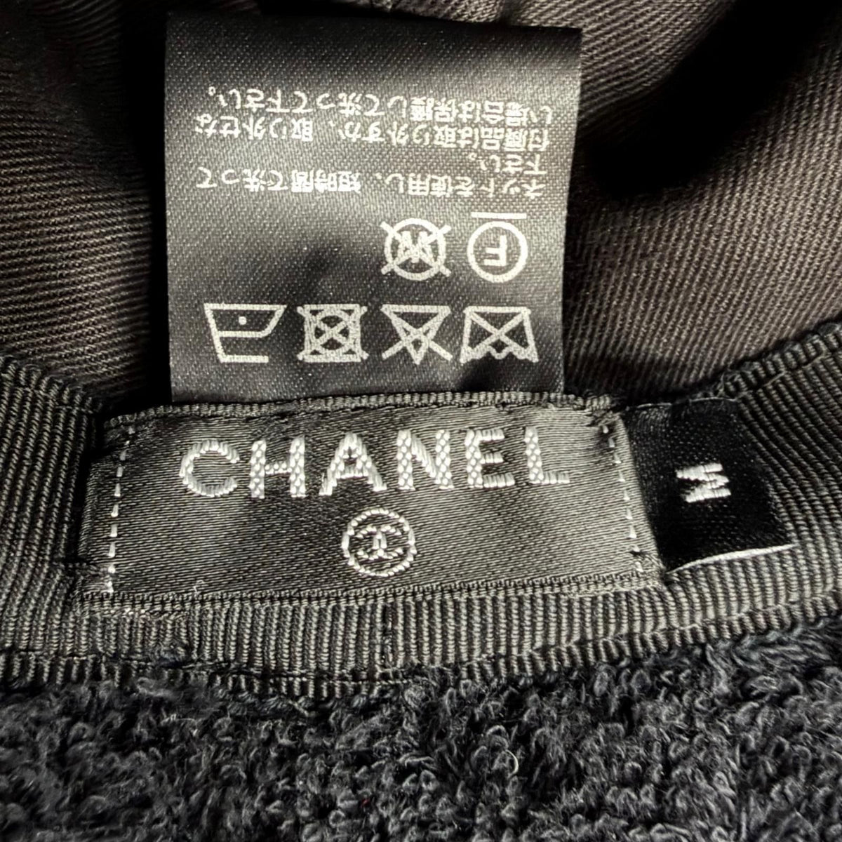 Chanel 21C CC Logo Pile Hat Bucket Hat Black — view 8