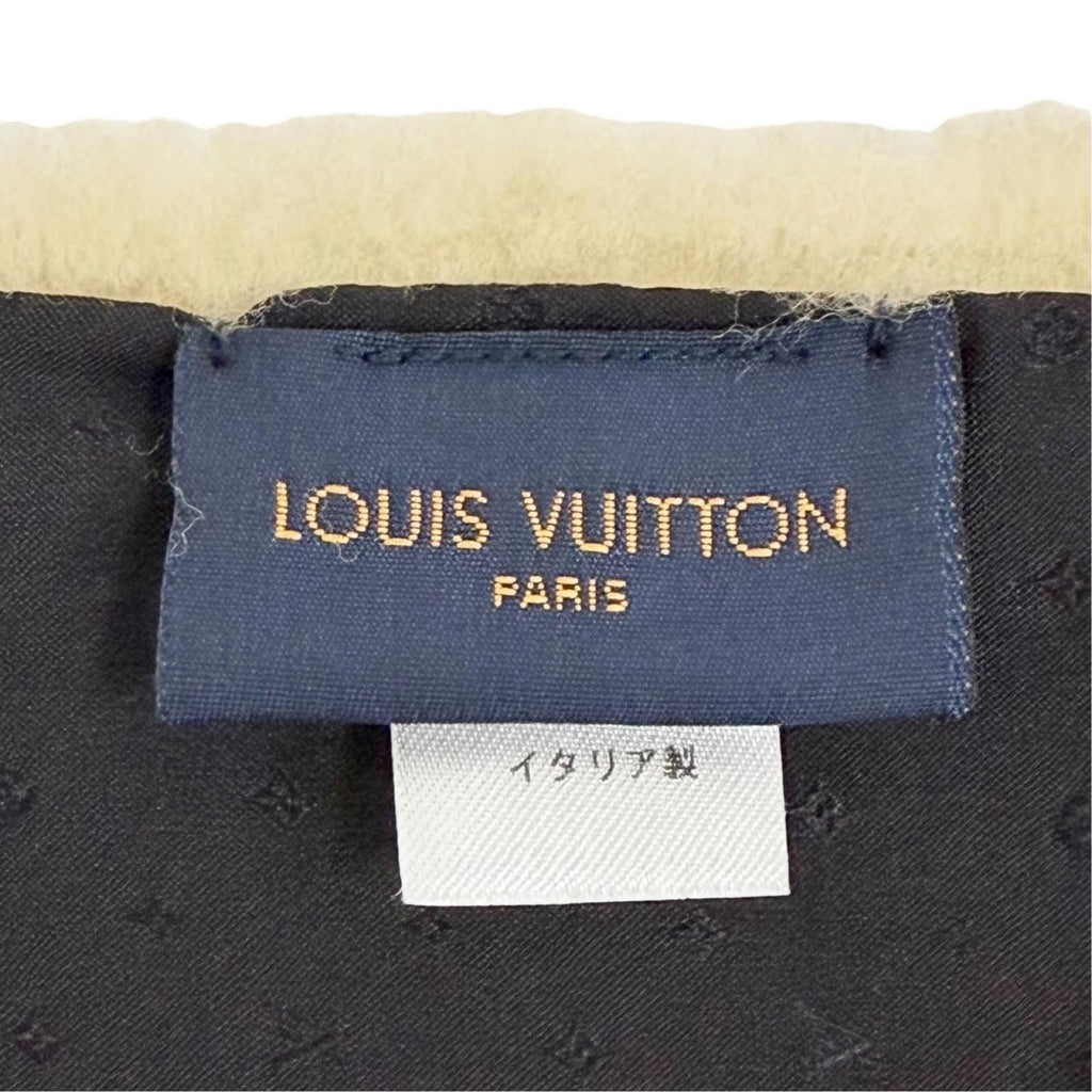 Louis Vuitton Echarpe Graphic LV Shearling Scarf Lining Silk Beige — view 6