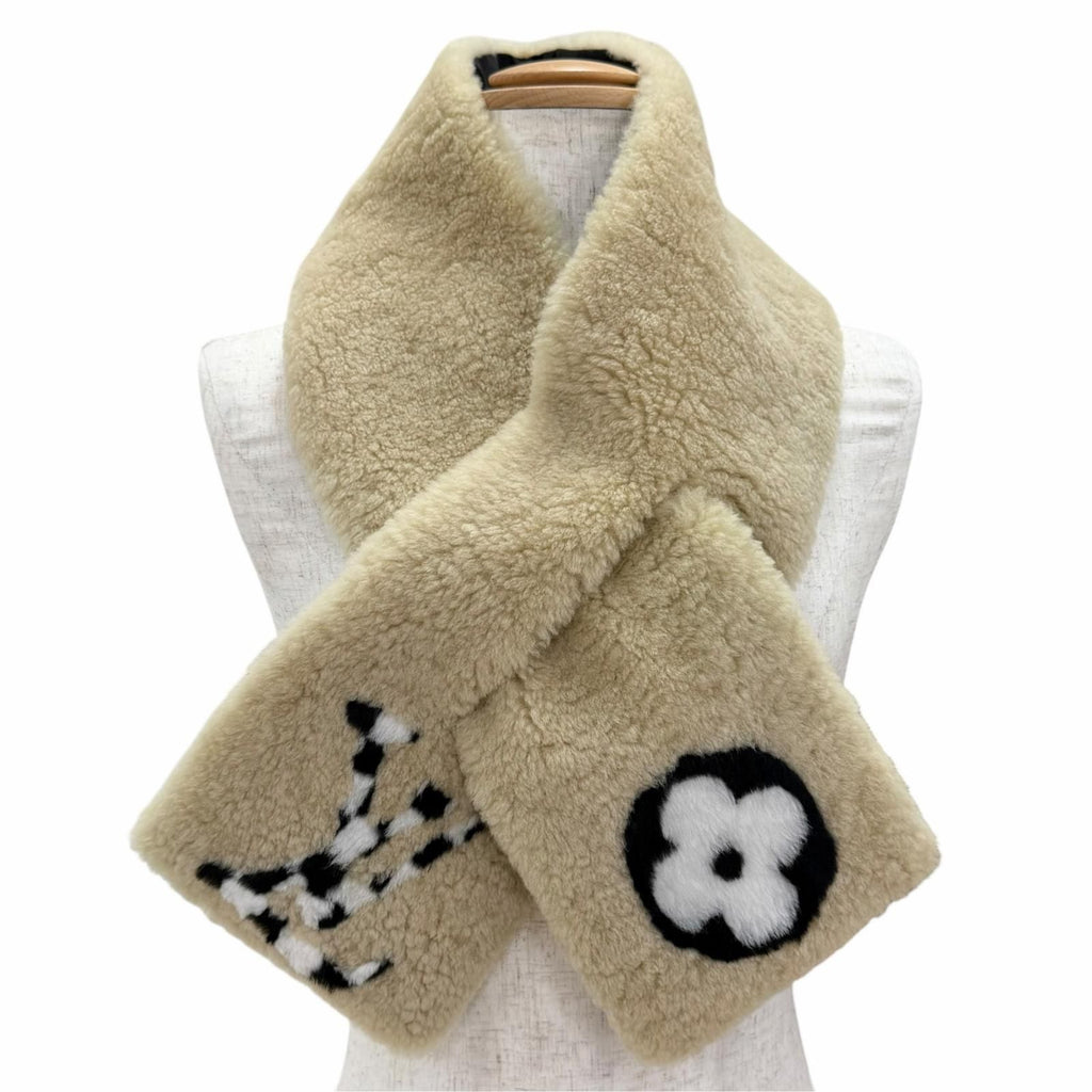 Louis Vuitton Echarpe Graphic LV Shearling Scarf Lining Silk Beige — view 3