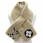 Louis Vuitton Echarpe Graphic LV Shearling Scarf Lining Silk Beige — view 3