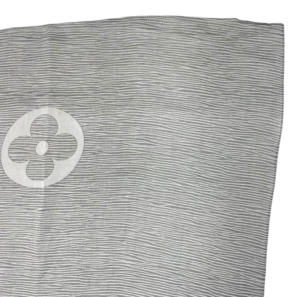 Louis Vuitton Shawl Gray Scarf — view 3