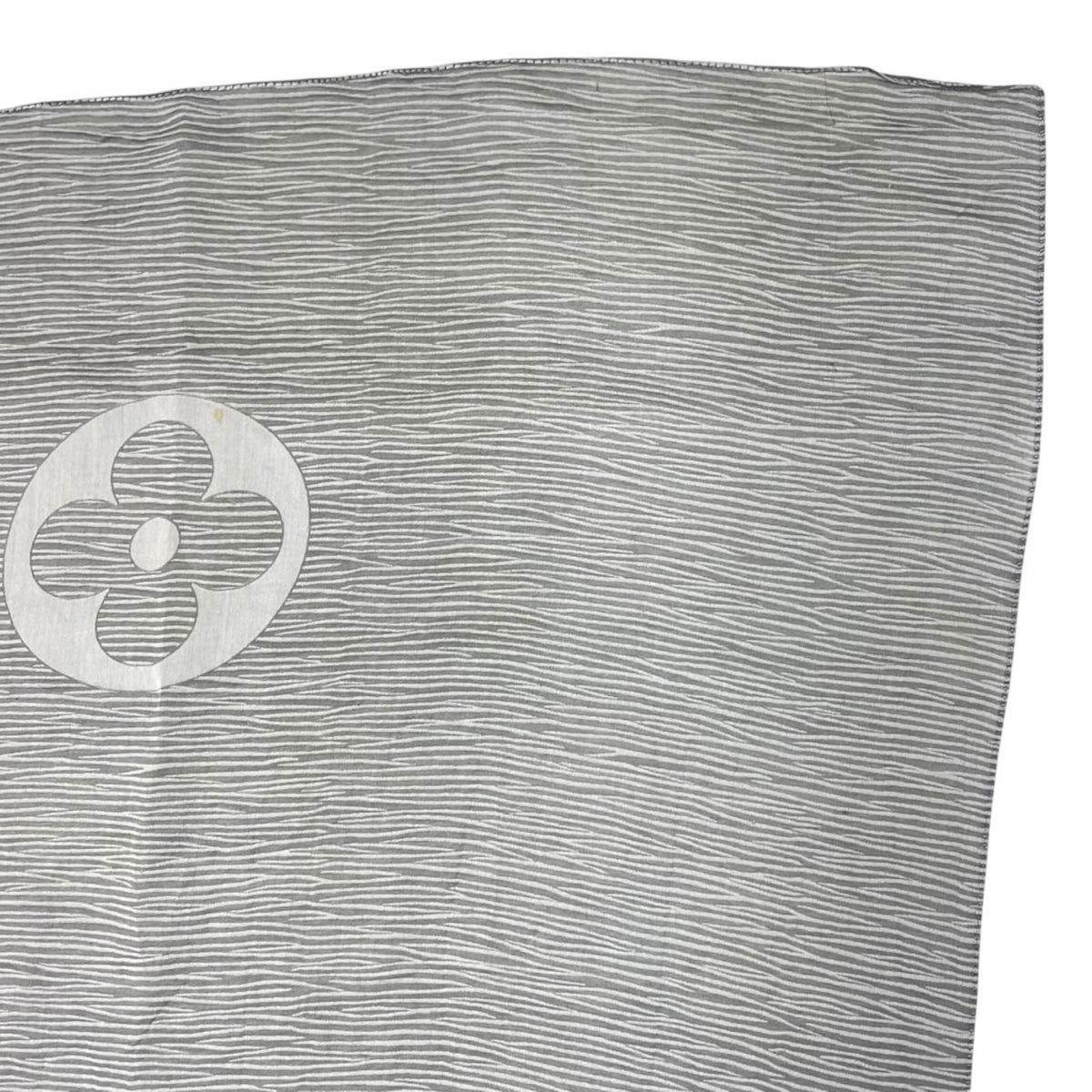 Louis Vuitton Shawl Gray Scarf — view 3