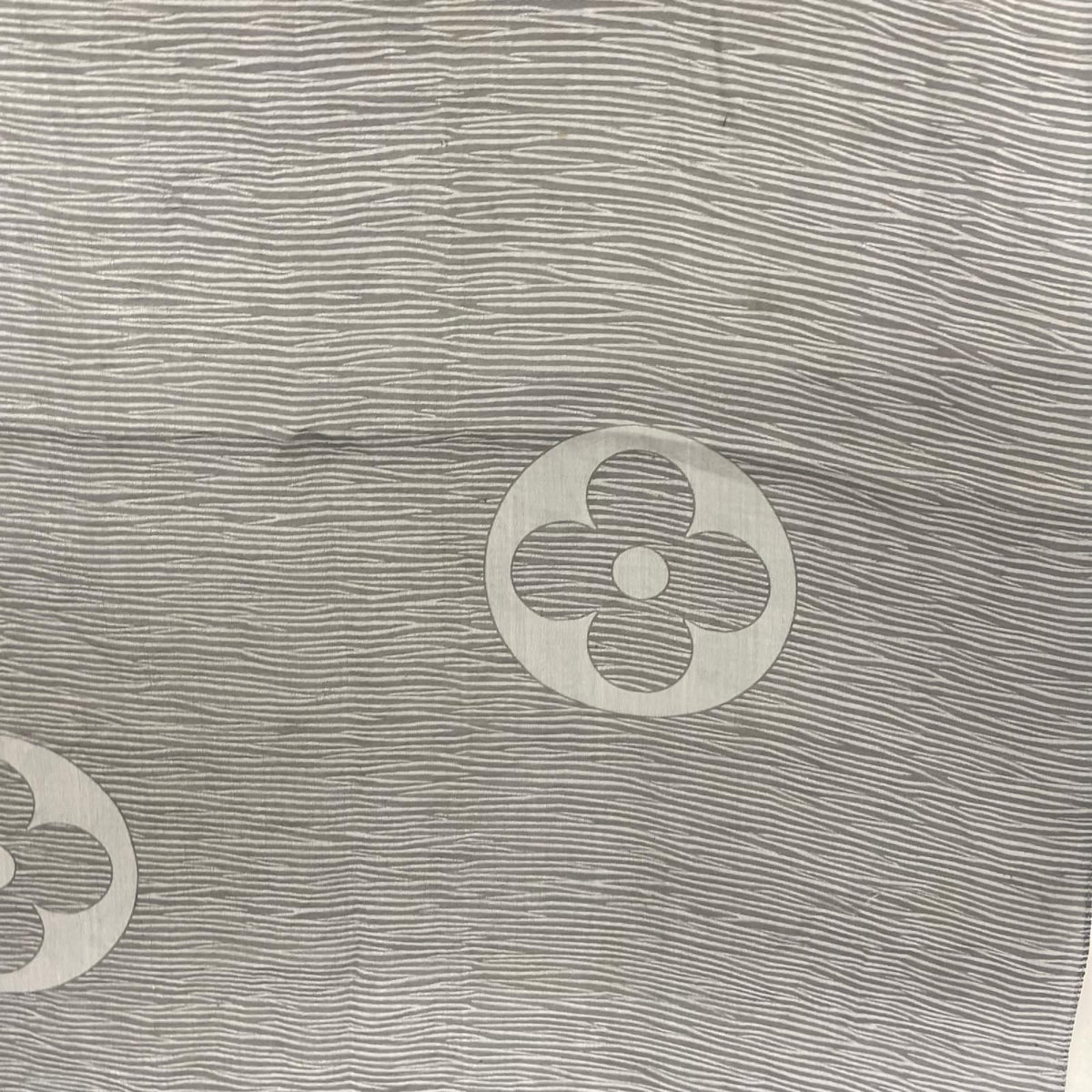 Louis Vuitton Shawl Gray Scarf — view 7