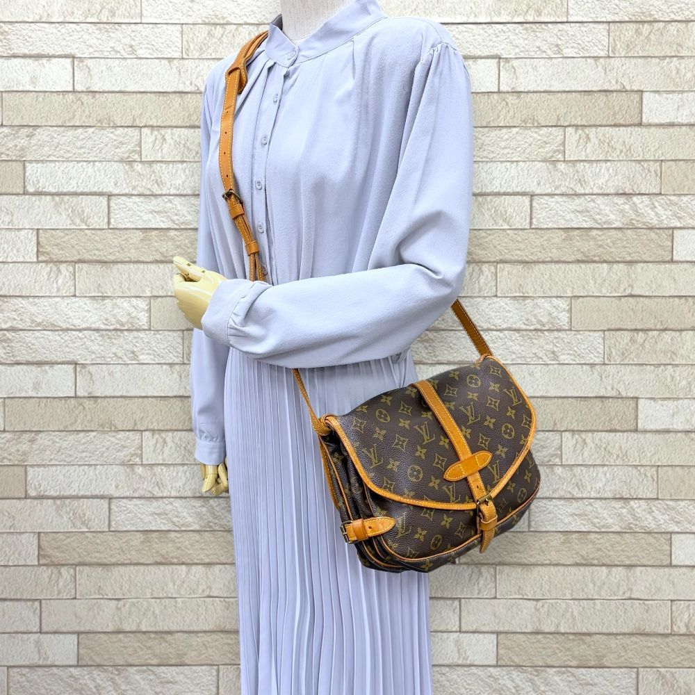 Louis Vuitton Saumur 30 Monogram Shoulder Bag Canvas Brown — view 2