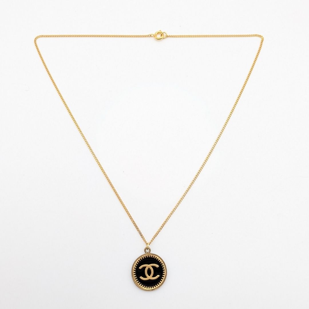 Chanel CC Logo Gold Black Pendant Round Coin Vintage 01P — view 6