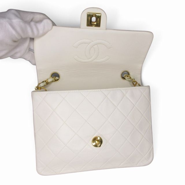 Chanel Quilted Chain Shoulder Bag Cross Lambskin White — view 4