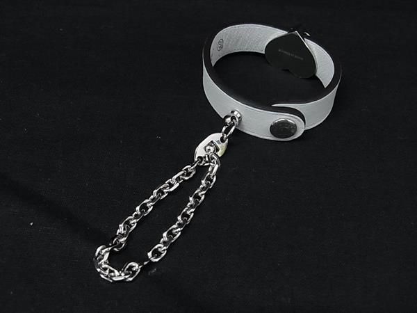 Hermes Leather Silver Heart Glove Holder White Gloves — view 2