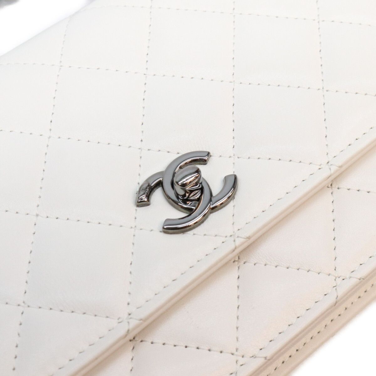 Chanel White Lambskin Silver Chain Top Handle Wallet Shoulder Bag — view 6