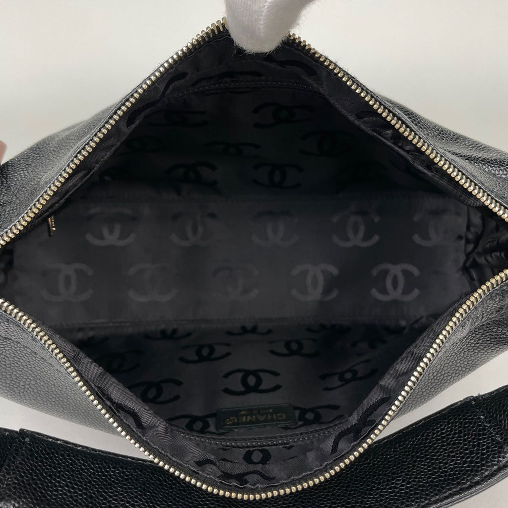 Chanel Shoulder Bag CC Logo Wood Chain Caviar Leather Black — view 6