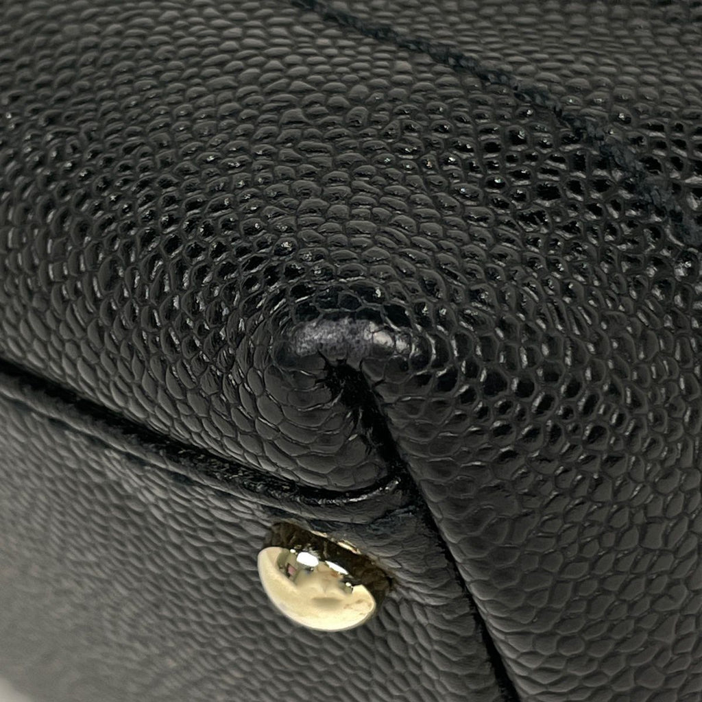Chanel Shoulder Bag CC Logo Wood Chain Caviar Leather Black — view 3