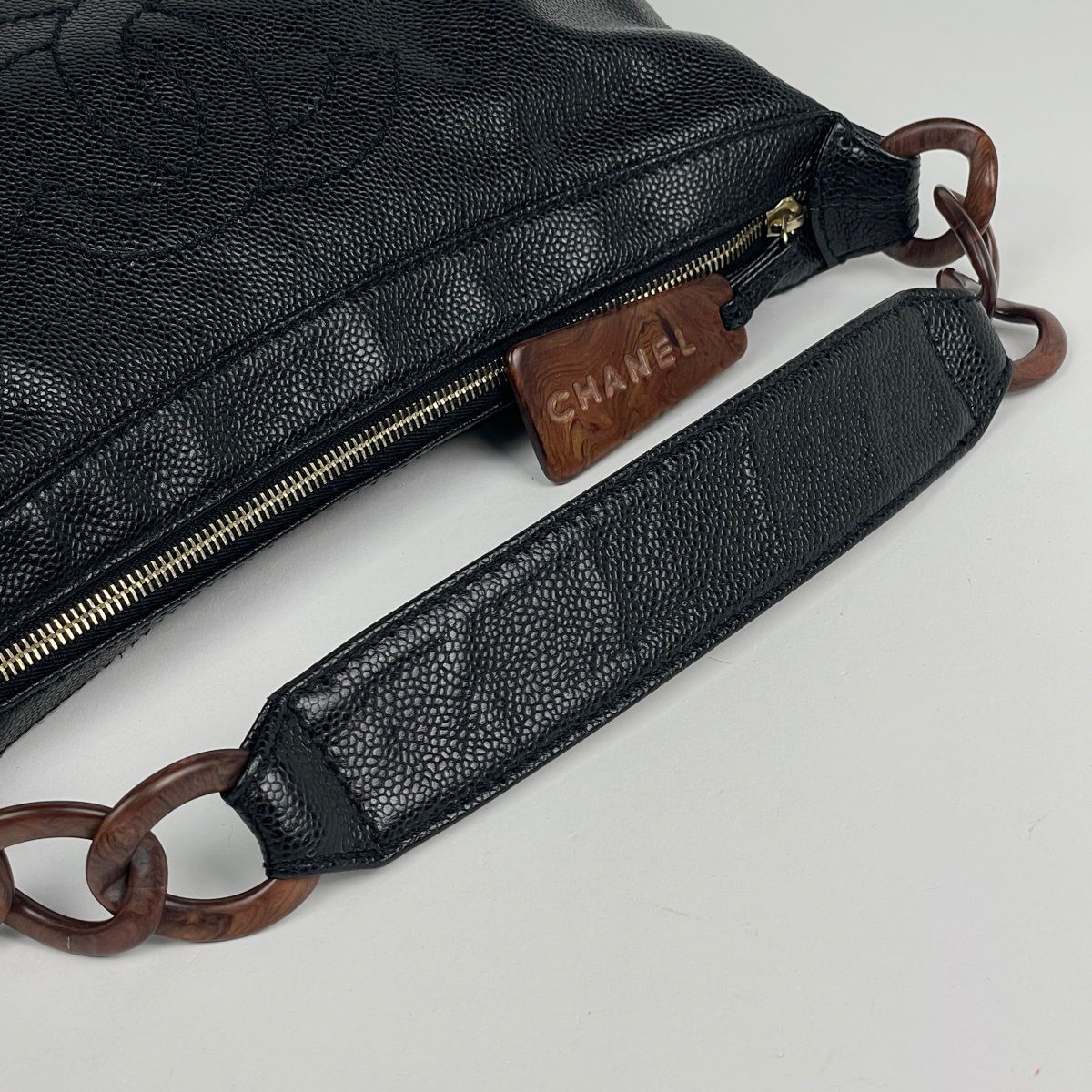 Chanel Shoulder Bag CC Logo Wood Chain Caviar Leather Black — view 5