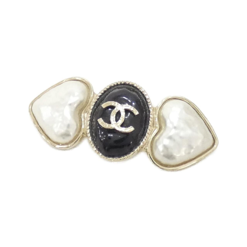 Chanel Brooch Gold