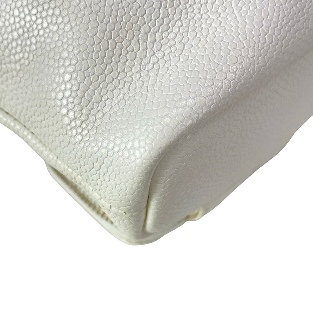 Chanel Shoulder Bag White Drawstring Gold Chain — view 8