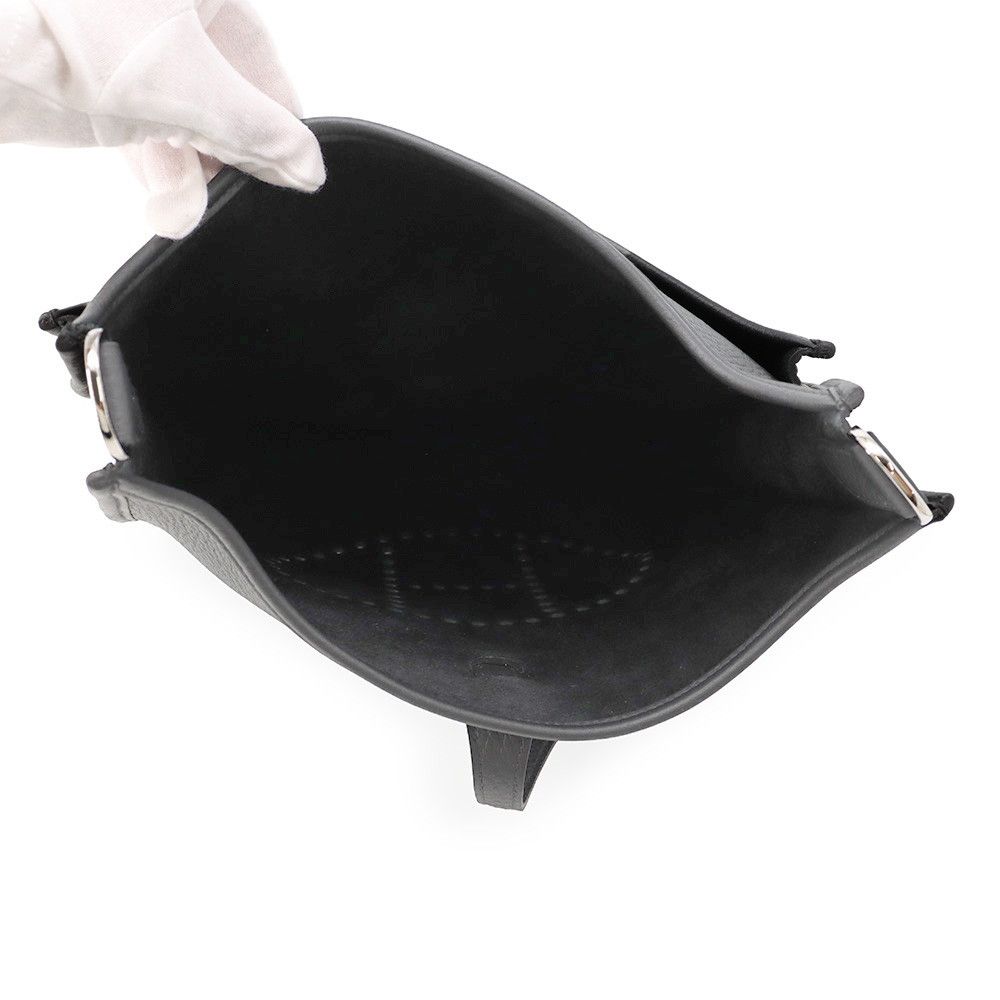 Hermes Shoulder Bag Evelyne 3 PM Black Silver Taurillon Clemence — view 4