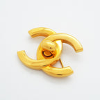 Chanel Brooch Vintage CC Logo Turnlock Gold Plated — view 2