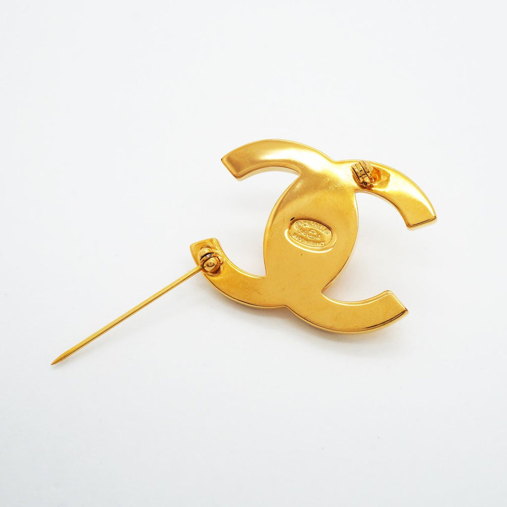 Chanel Brooch Vintage CC Logo Turnlock Gold Plated — view 6