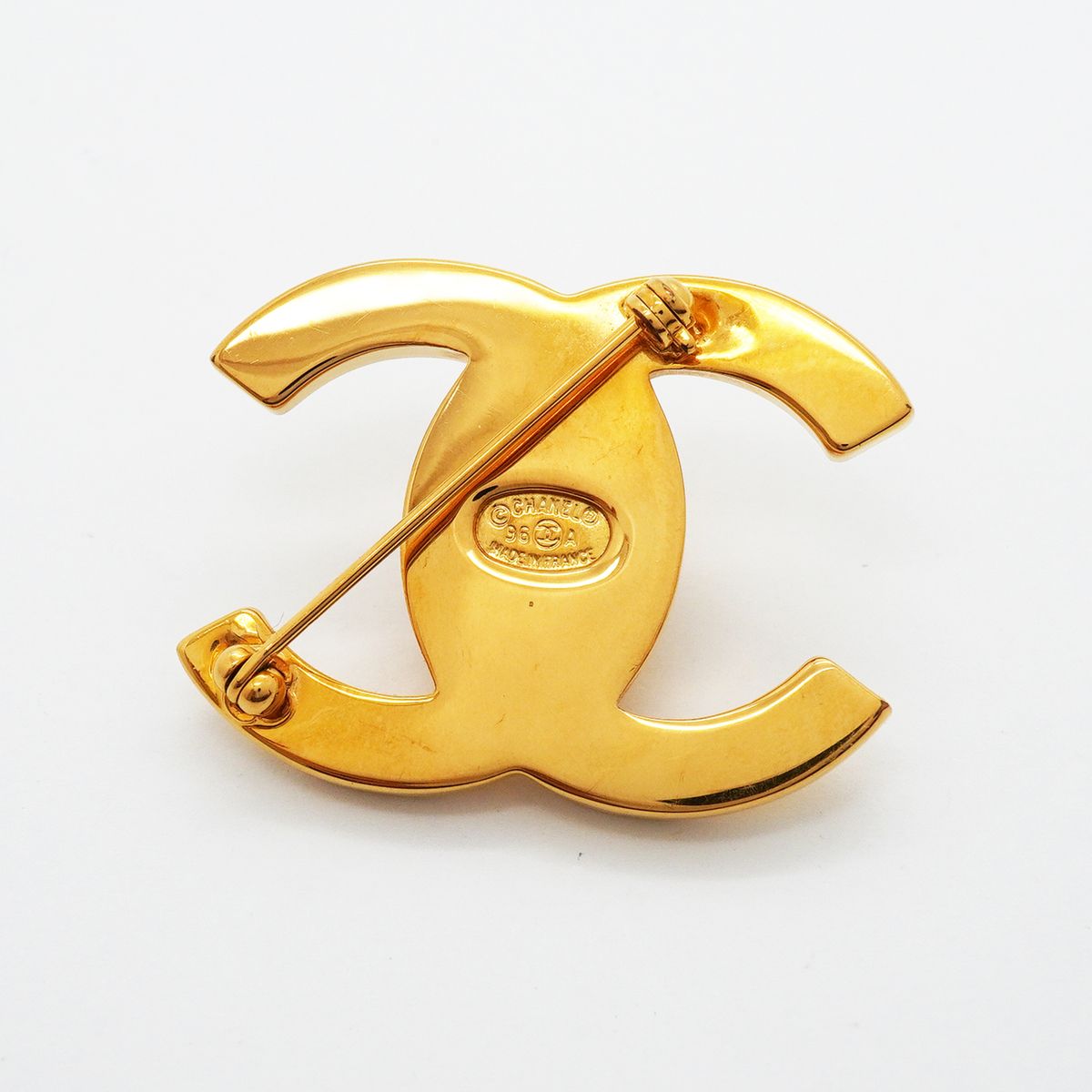 Chanel Brooch Vintage CC Logo Turnlock Gold Plated — view 5