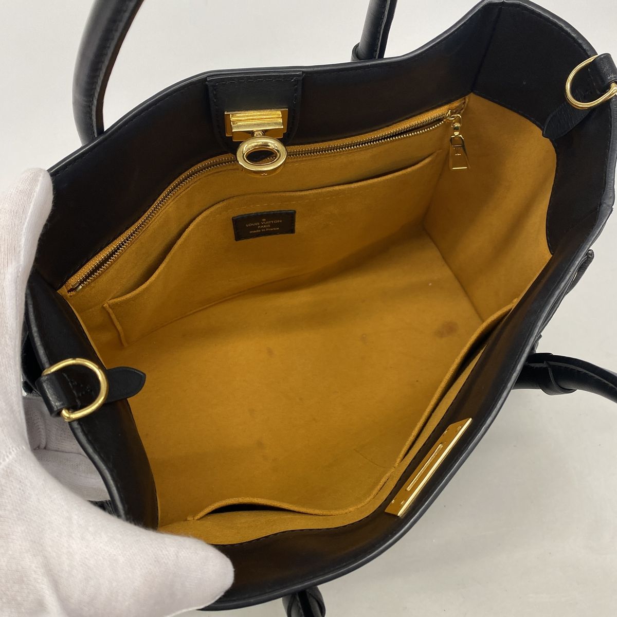 Louis Vuitton Tote Bag Monogram Tuffetage on My Side MM Noir — view 4