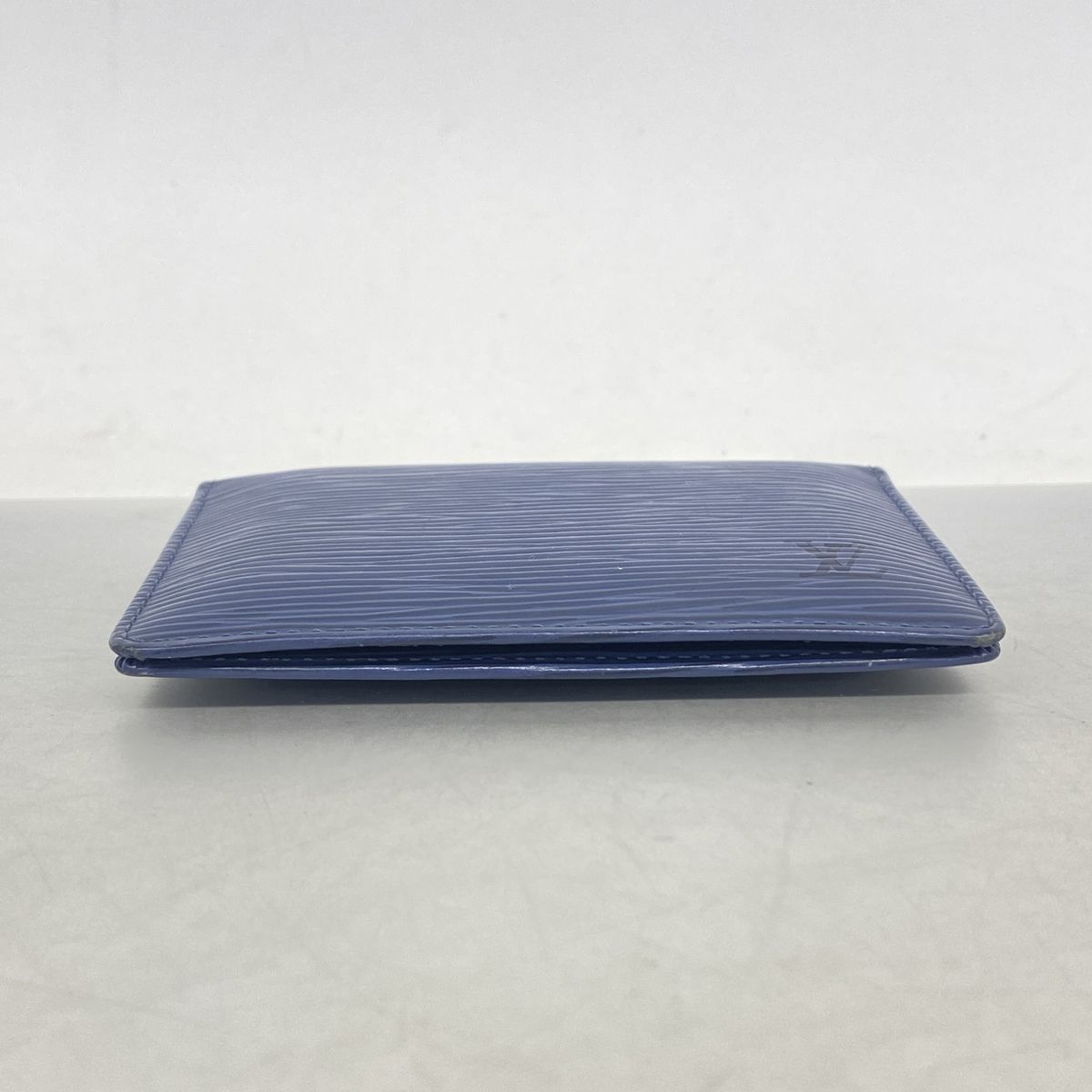 Louis Vuitton Pass Case Epi Porte 2 Cartes Vertical Miltille — view 2