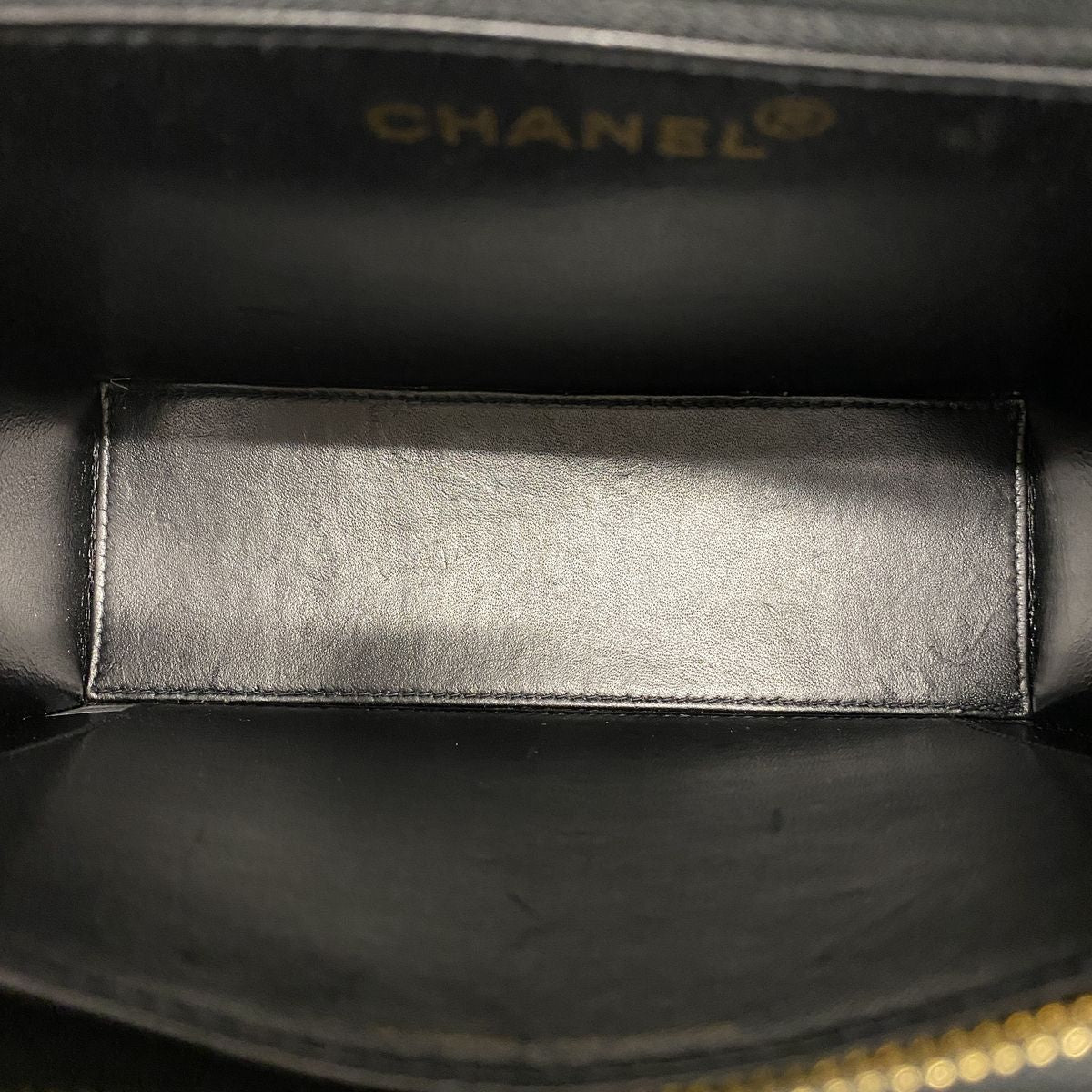Chanel Tote Bag Lambskin Black Gold — view 4