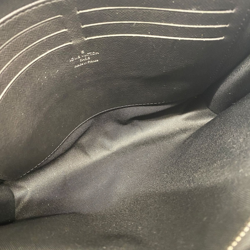 Louis Vuitton Clutch Monogram Eclipse Pochette Voyage MM Black — view 4