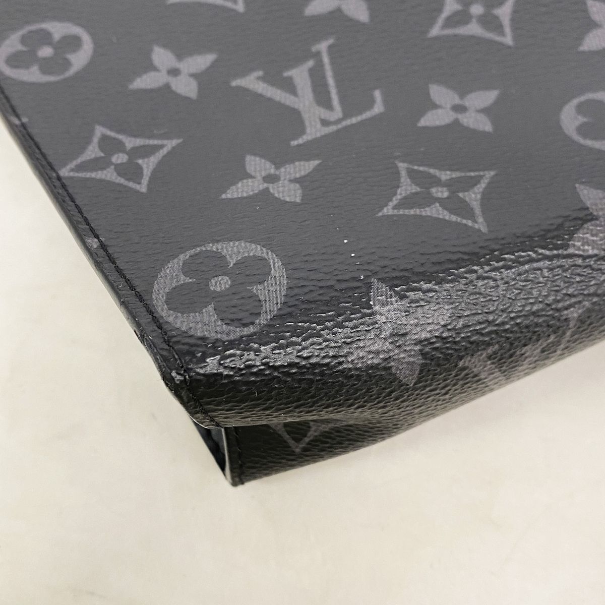 Louis Vuitton Clutch Monogram Eclipse Pochette Voyage MM Black — view 7