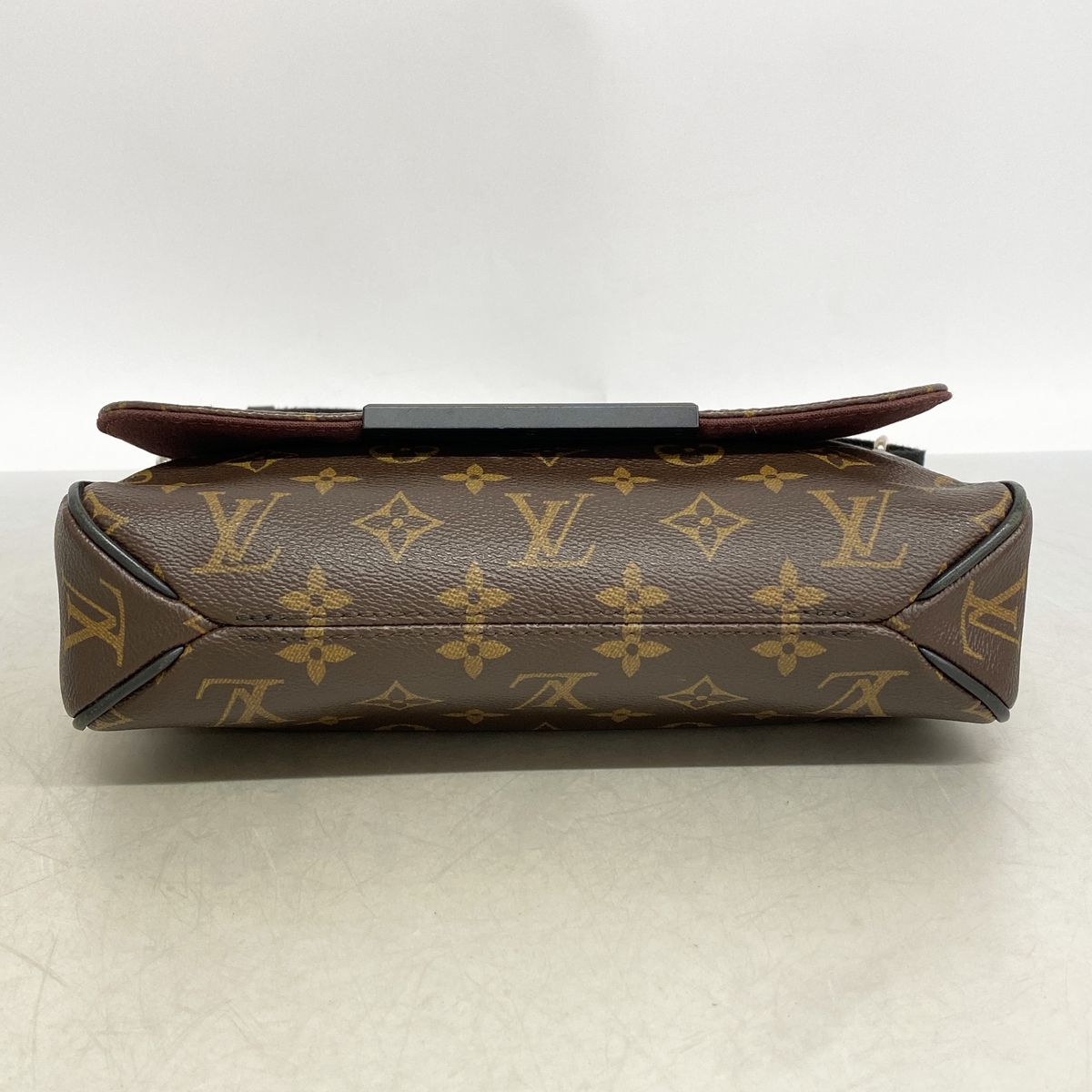 Louis Vuitton Shoulder Bag Monogram Macassar District PM Brown — view 3